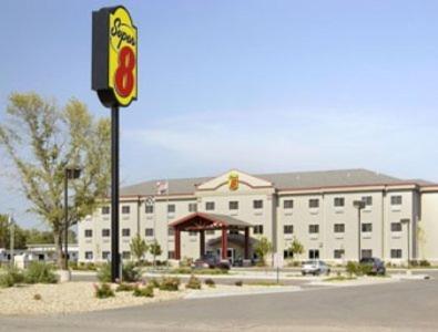 Super 8 By Wyndham Topeka At Forbes Landing Exterior foto